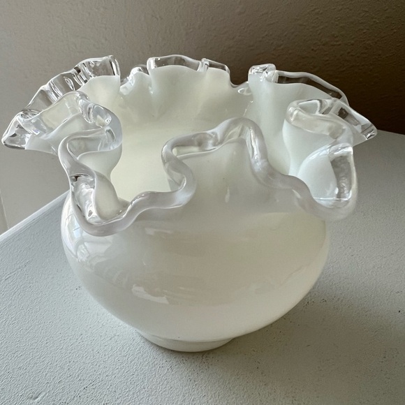Vintage 1940s Fenton Milk Glass Ruffled Edged 4” Vase - Picture 1 of 8